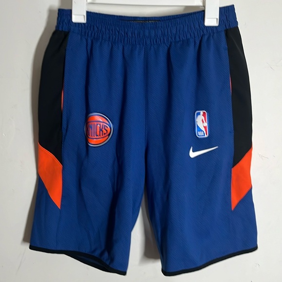 knicks shorts nike